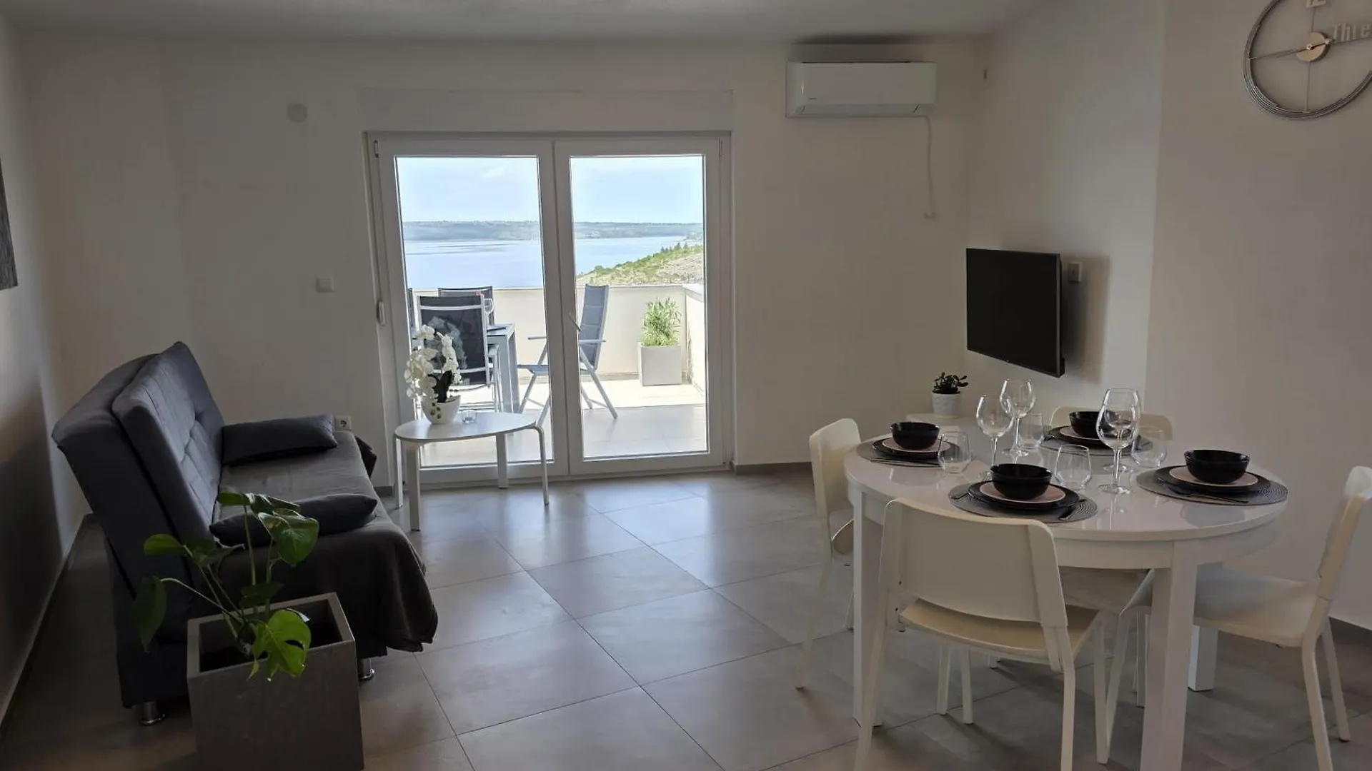 Apartment Monika Maslenica